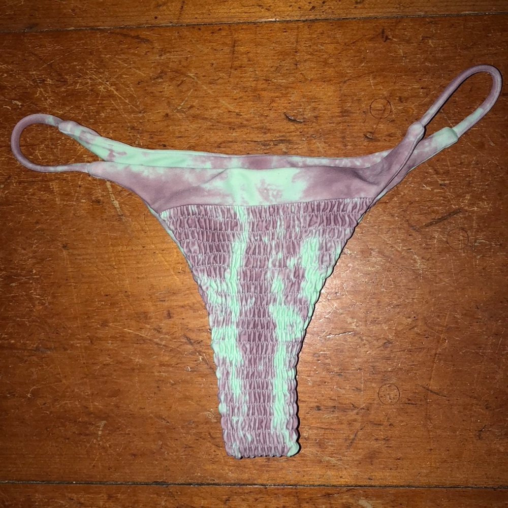 Tori Praver Tye-dye Thongkini
